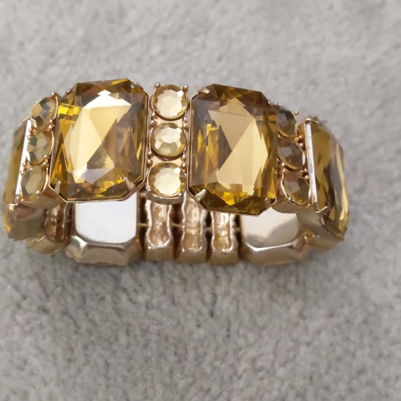 Bracelet, gold tone - Picture 2 of 6